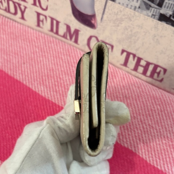 Gucci cream Embossed key case - Picture 4 of 7